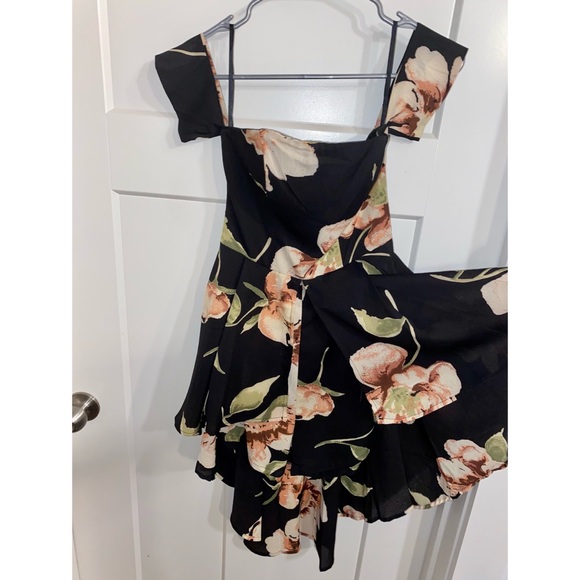 XS Selfie Leslie Floral Romper - Picture 7 of 11